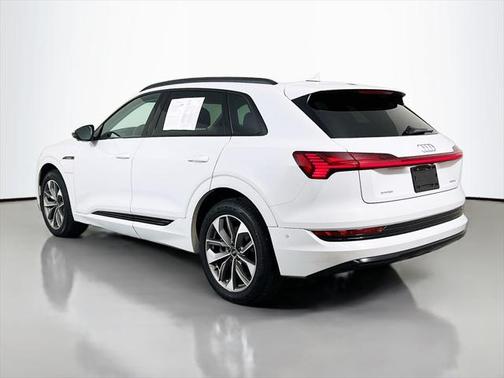 2021 Audi e-tron Premium Plus