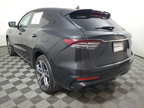 Nero Ribelle Metallic 2022 Maserati Levante Modena