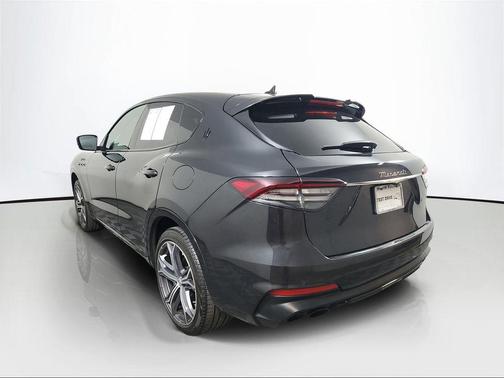 Nero Ribelle Metallic 2022 Maserati Levante Modena
