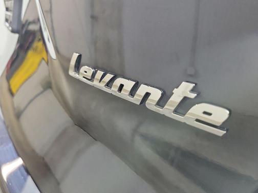 Nero Ribelle Metallic 2022 Maserati Levante Modena