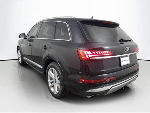 Mythos Black Metallic 2025 Audi Q7 55 Prestige