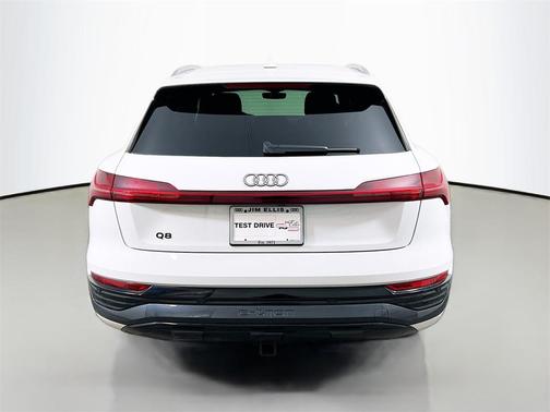 2024 Audi Q8 e-tron Premium Plus