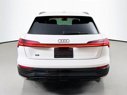 2024 Audi Q8 e-tron Premium Plus