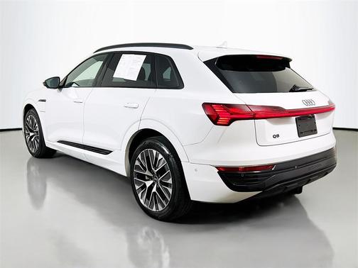 2024 Audi Q8 e-tron Premium Plus