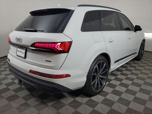 Glacier White Metallic 2023 Audi Q7 55 Prestige