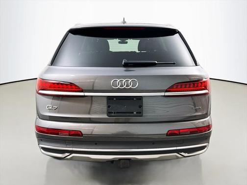 2022 Audi Q7 45 Premium Plus