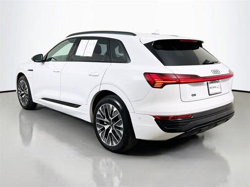 2024 Audi Q8 e-tron Premium Plus