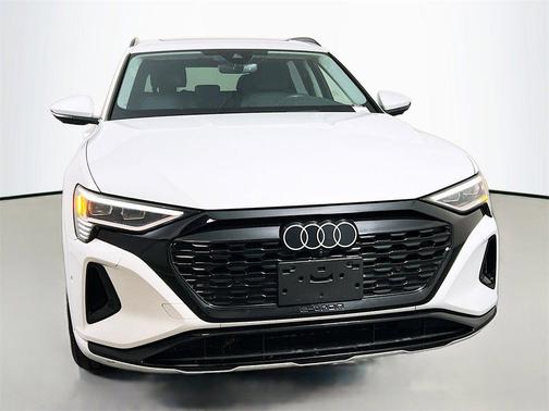 2024 Audi Q8 e-tron Premium Plus