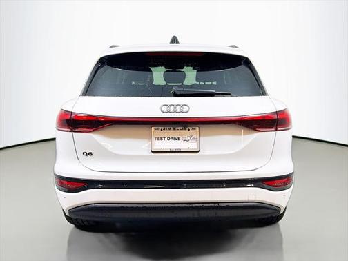2025 Audi Q6 e-tron Premium quattro