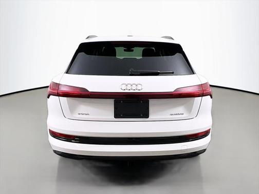 2021 Audi e-tron Premium Plus