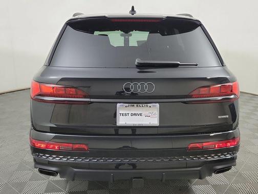 Mythos Black Metallic 2026 Audi Q7 55 Prestige