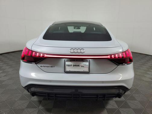 Suzuka Gray Metallic 2023 Audi e-tron GT Premium Plus quattro