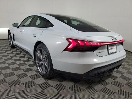 Suzuka Gray Metallic 2023 Audi e-tron GT Premium Plus quattro