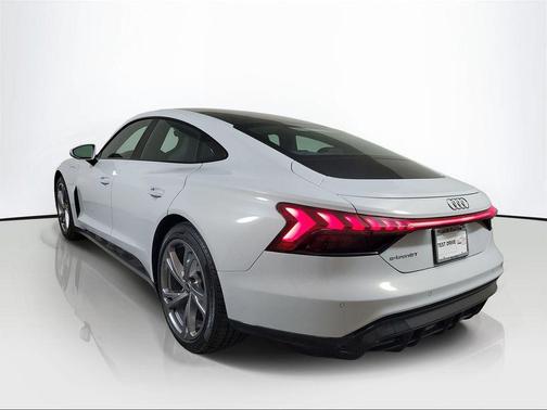 Suzuka Gray Metallic 2023 Audi e-tron GT Premium Plus quattro