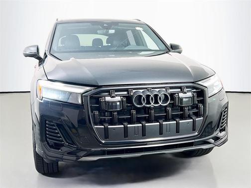 2025 Audi Q7 45 Premium Plus