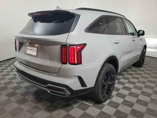 Wolf Gray 2023 Kia Sorento SX