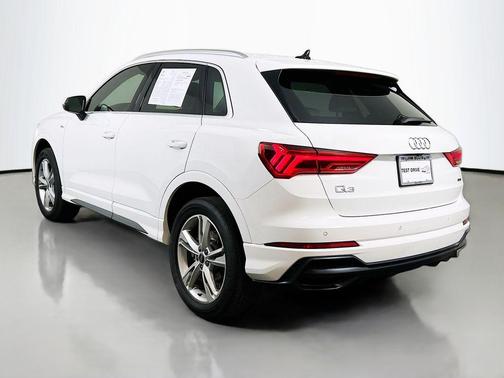 2022 Audi Q3 45 S line Premium