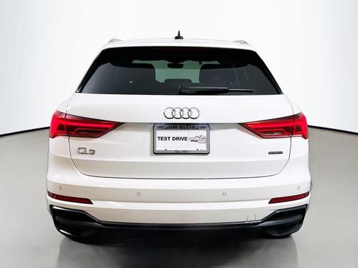 2022 Audi Q3 45 S line Premium