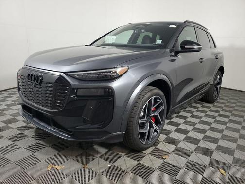 Daytona Gray Pearl Effect 2027 Audi SQ6 e-tron Premium Plus quattro