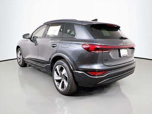 2025 Audi Q6 e-tron Premium Plus quattro