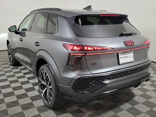 Daytona Gray Pearl Effect 2026 Audi Q3 TFSI quattro S tronic