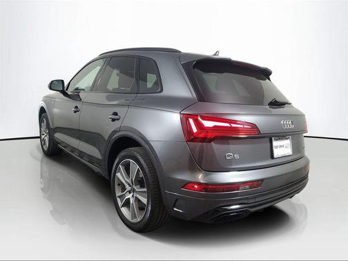 Daytona Gray Pearl Effect 2025 Audi Q5 45 S line Premium