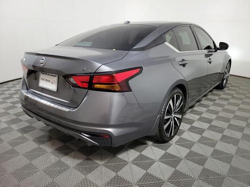 2020 Nissan Altima SR FWD