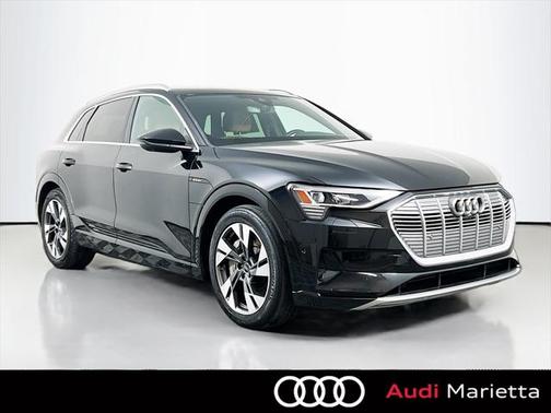 2022 Audi e-tron Premium Plus