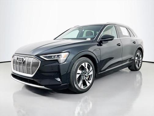 2022 Audi e-tron Premium Plus