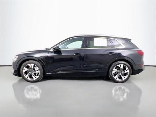 2022 Audi e-tron Premium Plus