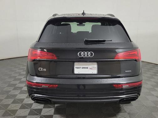 Mythos Black Metallic 2023 Audi Q5 e 55 S line Premium Plus