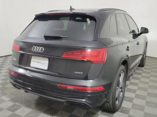Mythos Black Metallic 2023 Audi Q5 e 55 S line Premium Plus