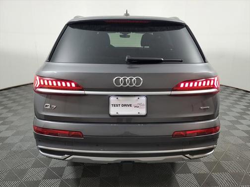 2022 Audi Q7 45 Premium