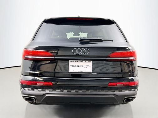 2026 Audi Q7 45 Premium
