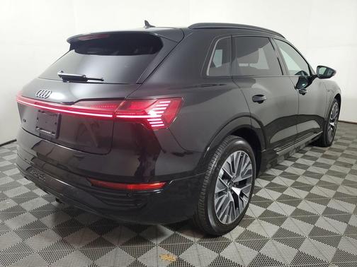 2024 Audi Q8 e-tron Premium Plus