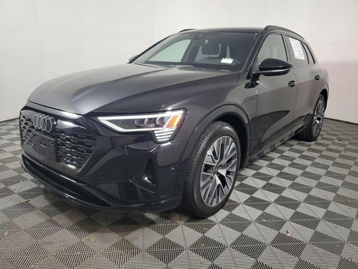 2024 Audi Q8 e-tron Premium Plus