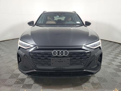 2024 Audi Q8 e-tron Premium Plus