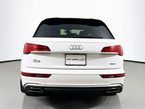 2022 Audi Q5 45 S line Prestige