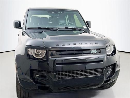 2024 Land Rover Defender 130 P400 X-Dynamic SE
