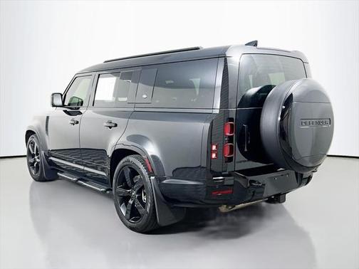 2024 Land Rover Defender 130 P400 X-Dynamic SE