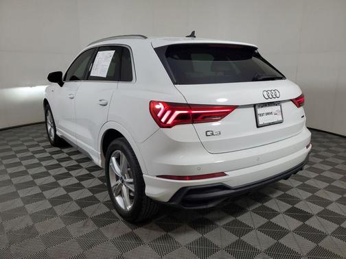 2024 Audi Q3 Premium 45 TFSI S line quattro Tiptronic