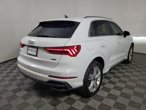 2024 Audi Q3 Premium 45 TFSI S line quattro Tiptronic
