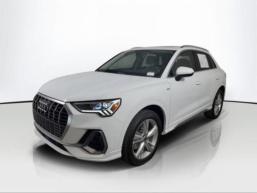 2024 Audi Q3 Premium 45 TFSI S line quattro Tiptronic