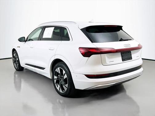 2021 Audi e-tron Premium Plus