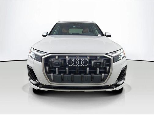 Glacier White Metallic 2025 Audi Q7 45 Premium