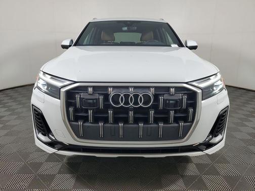Glacier White Metallic 2025 Audi Q7 45 Premium