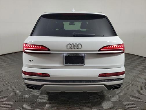 Glacier White Metallic 2025 Audi Q7 45 Premium