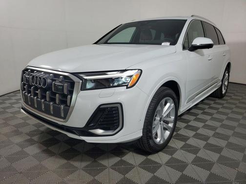 Glacier White Metallic 2025 Audi Q7 45 Premium