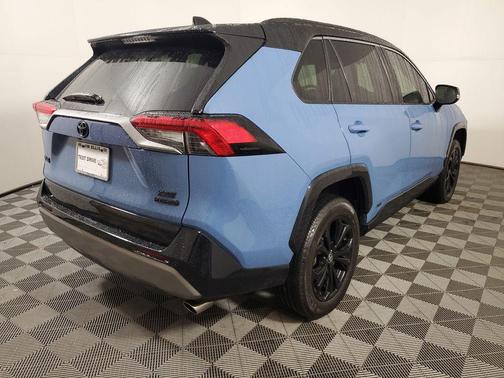 2022 Toyota RAV4 Hybrid SE