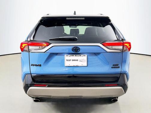 2022 Toyota RAV4 Hybrid SE